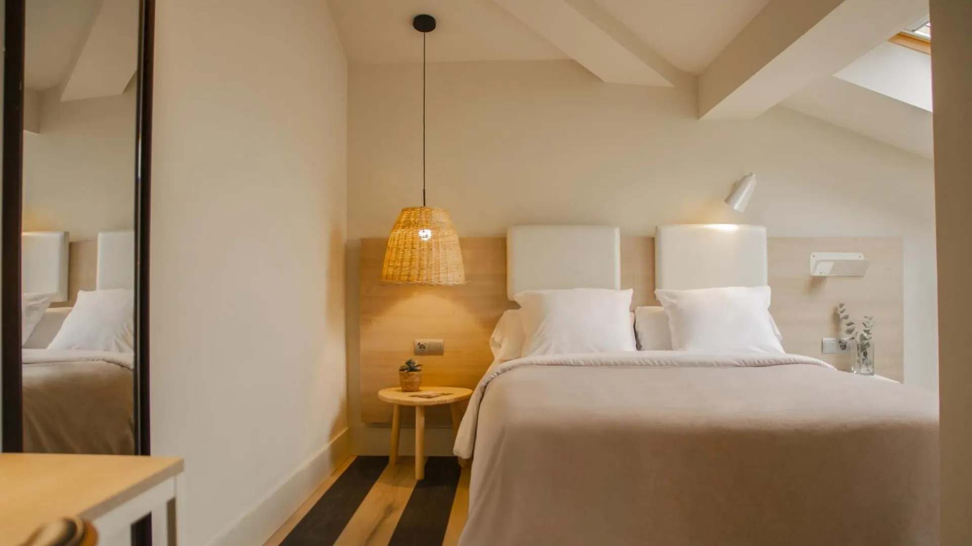 Room Select Bilbao 2*,