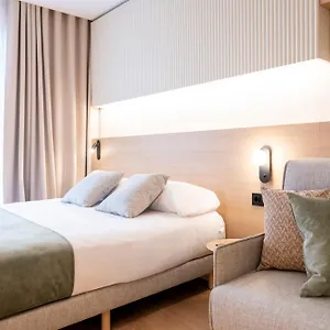 Atenea Calabria Aparthotel Barcelona